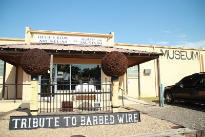 2013-06 McLean - Barbed Wire Museum (22)