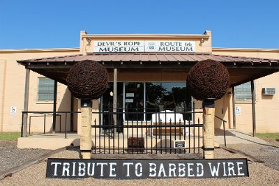 2013-06 McLean - Barbed Wire Museum (32)