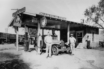 19xx McLean Filling Station