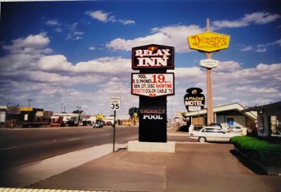 199x Tucumcari - Relax Inn