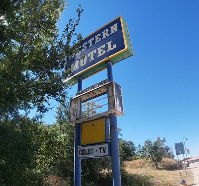 2022-03 Santa Rosa - Western motel by Jason Voigt 1