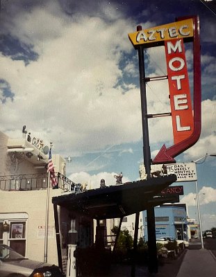 1999 ABQ - Aztec motel by Tony Paglia (3)