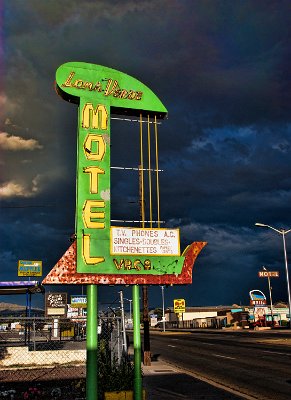 201x ABQ - Loma Verdere motel by David Bales