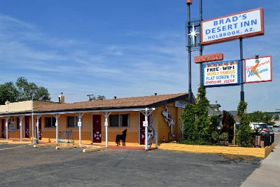 2019-06-14 Holbrook - Brad's desert inn by Tom Walti