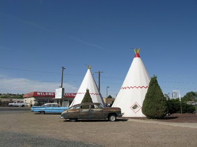 2009-05 Wigwam hotel (1)