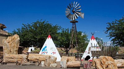 2023 Holbrook - Geronimo trading post by Elliot Koepel (exploratography.com) 2