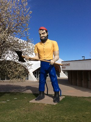 2015-04-14 Giant in Flagstaff (5)