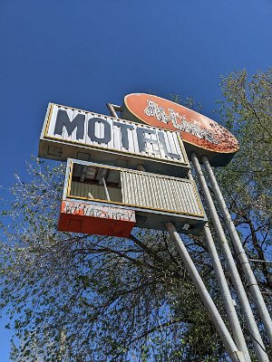 2023-05 Ashfork - Hi Line motel by Blue Miller (5)