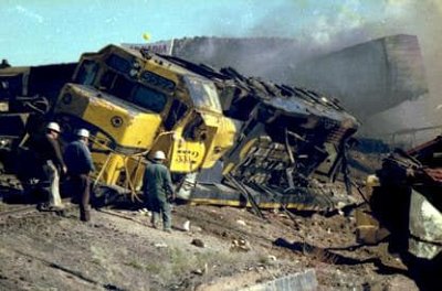 1977-11 Kingman train derailment by William Kinsley 3