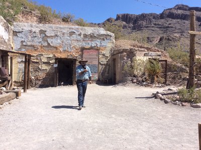 2015-04-17 Oatman (20)