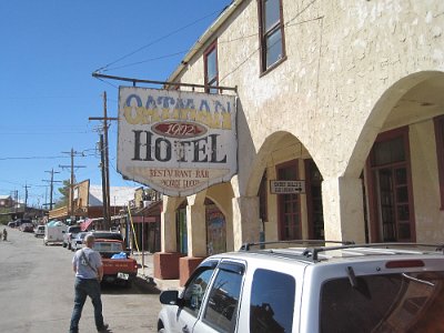 2013-06-25 Oatman Hotel (1)