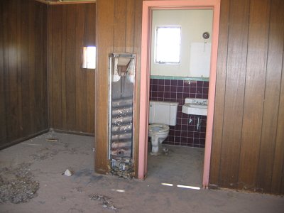 201x Yucca- Whiting Bros motel (18)