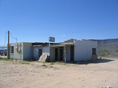 201x Yucca- Whiting Bros motel (27)