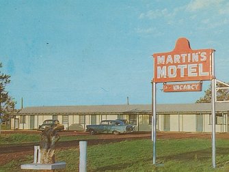 744 Martin's motel - County Line cafe just east of Ashfork