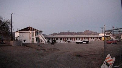 2015-06 Abandoned-motel-in-Amboy-California-Ghost-Town-11