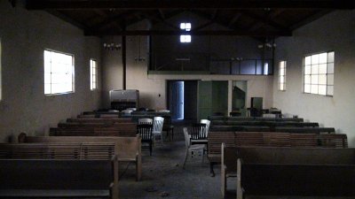 2015-06 Abandoned-church-in-Amboy-California-Ghost-Town-20 (1)