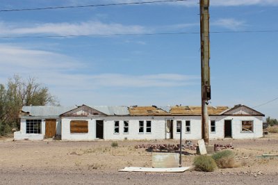 2010 Newberry Springs - Henning motel by Clyde Seel (5)