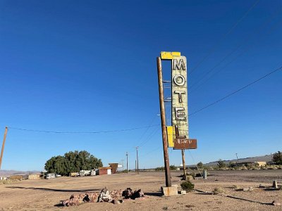 2023-10 Newberry Springs - Henning motel by Delvin Roy Harbour
