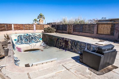 Dunes Motel, Route 66, CA The abandoned Dunes Motel is a complex of four buildings, each with four rooms, plus a swimming pool, southwest of Barstow on Historic Route 66.