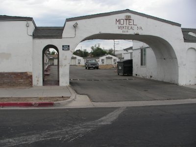 2009 Victorville Green Spot motel (4)