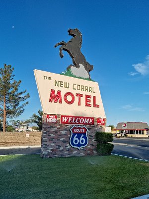 2022-07-17 Victorville - New Corral Motel (1)