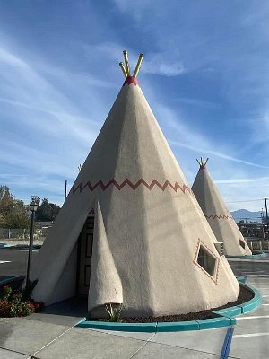 2021-11-19 Rialto - Wigwam hotel by Mark S Bowman 3