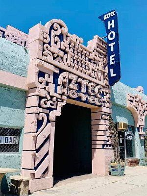 2020 Monrovia - Aztec motel
